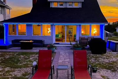 Image de Experience a tranquil beachfront retreat on the shores of the Delaware Bay.