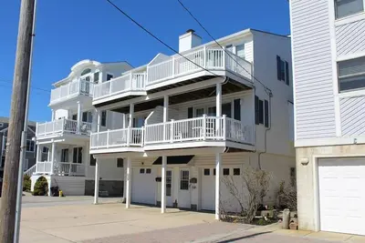 Image de 15 45th Street, Unit:East