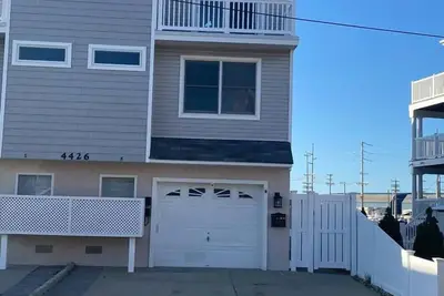 Image de 4426 Venicean Road North