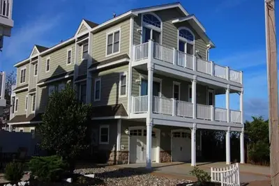 Image de 210 52nd Street North