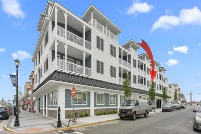 Image de 33 42nd Street Unit# 204