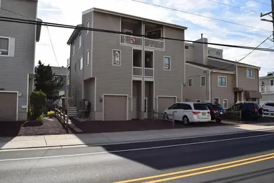 Image de 5905 Landis Avenue North