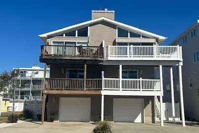 Image de 5 69th Street, Unit:East