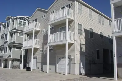 Image de 339 43rd Place, Unit:East