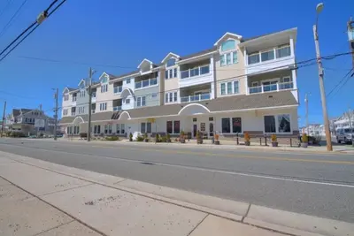 Image de 5904 Landis Avenue, Unit:203