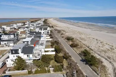 Image de Gorgeous modern Beachfront townhouse amazing view