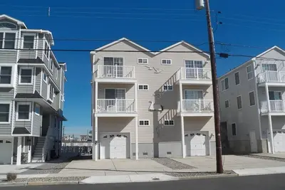 Image de 339 43rd Place, Unit:West