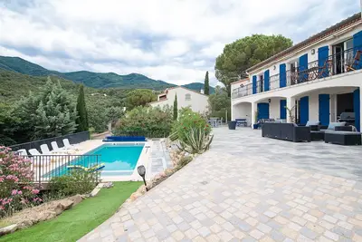 Image de Villa 'La Bastide Des Albères' avec vue sur la mer, piscine privée et Wi-Fi
