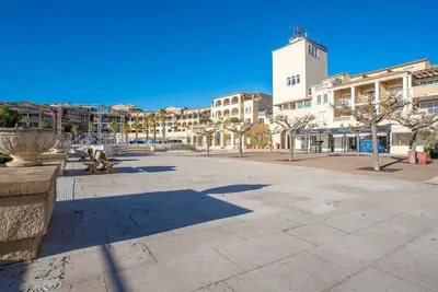 Image de Joli appartement pour 4 personnes avec piscine, Wifi, Tv, terrasse, animaux admis et parking