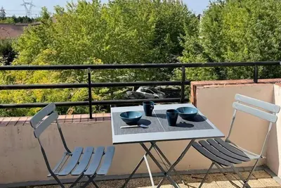Image de Studio meublé, décoration moderne, au calme.