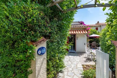 Image de Belle maison de vacances privée pour 4 personnes avec Wifi, Tv, terrasse et parking