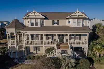 Image de Hobbs Realty - Let the amazing beach views at \"The Healing Place\" is sure to heal all of your worries away!