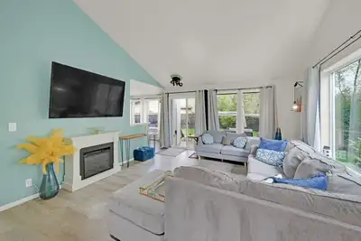 Image de Better than a hotel, dog friendly, custom finishes