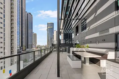 Image de Elegant Stature Building Luxury apartment
