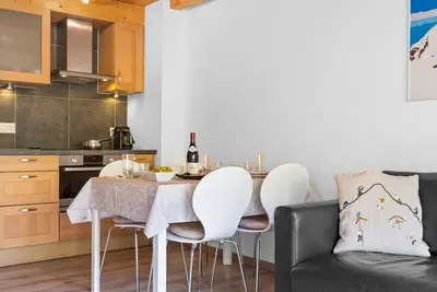 Joli appartement pour 3 personnes avec Wifi, Tv, balcon et parking