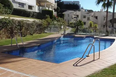 Elviria 2-Bed Apt, Sleeps 4, Pool, 20m to Beach