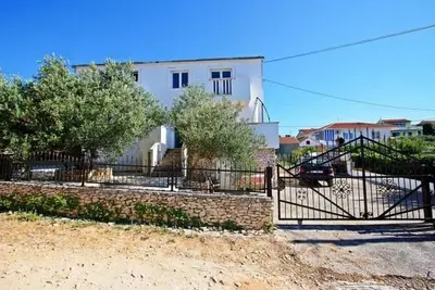 Image de Appartement de quatre chambres avec la terrasse Supetar, Brac (A-22504-a)