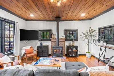 Image de BayView Cottage - Romantic Getaway w/ Beach Access
