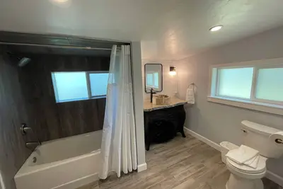 Image de Farmhouse Retreat at Bear Lake and North Beach