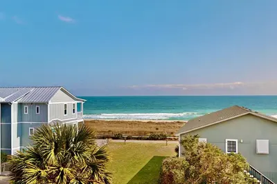 Image de Stunning New Luxury Retreat with Ocean Views | 3 Suites, Elevator & Steps to Beach