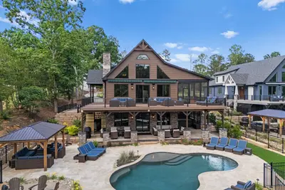 Image de Black Bear Lodge by AvantStay | Lakefront, Dock, Pool, Theater | Sleeps 20+