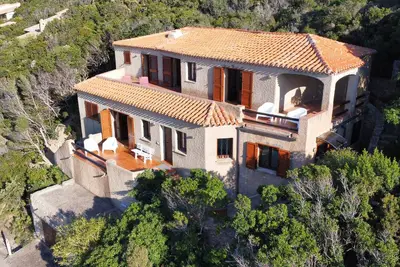 Image de Large villa with 180 degree unobstructed seaviews.