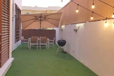 Image de Cozy house| Sleeps 6+ Patio+Nr Metro+ Free parking