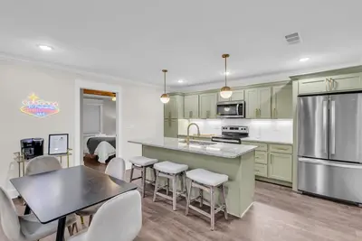 Image de Downtown Access | Spacious | Family Space