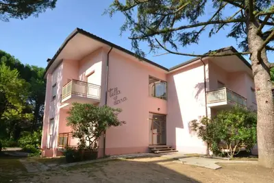 Image de Appartement dans une villa entourée d'un jardin