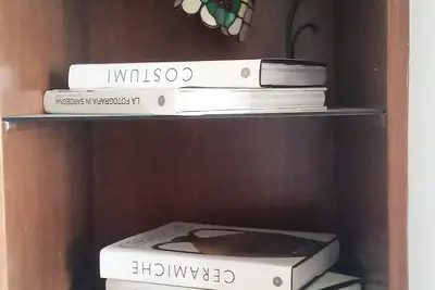 Image de Abitazione Indipendente Immersa nel Verde di un Quartiere Residenziale