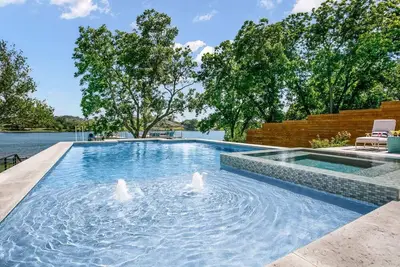 Image de Luxury Riverside Villa w\/Dock and Waterslide