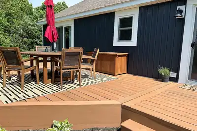 Image de Home north of Suttons Bay. Game room, arcade games, Grill, Fire pit. Dog ok