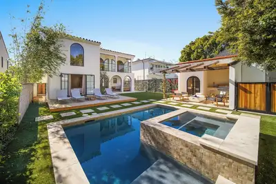 Image de Bella Villa - Spanish Contemporary Villa Where Comfort Meets Luxury