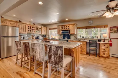 Image de Luxury 3 Br close to town, skiing, access to Community beach. (Zc188)