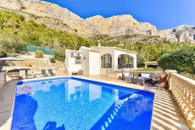 Image de Casa Los Arboles - 6 guests, private pool, stunning valley views.