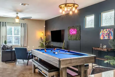 Image de Upstay Entertainment Hub w Games & Outdoor Firepit