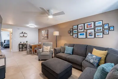 Image de Charming first floor with mountain views across from community amenities
