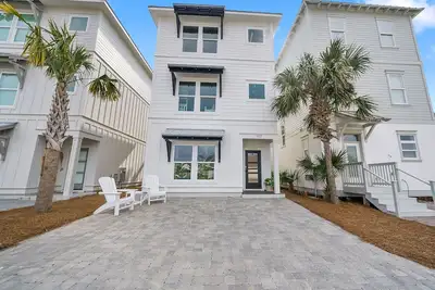 Image de ★ Steps to Beach 4br West Pcb + 4 Free Bikes