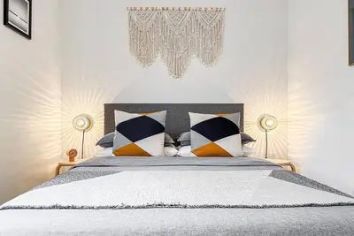 Image de Bright & Charming Central Leslieville Home with Easy Transit!