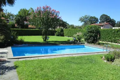 Image de das Haus Liegt in See und Golfplatznähe. Doppelgarage und Parkplatz, Schwimmbad