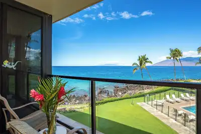 Image de Kihei Surfside #304 - Spectacular Oceanfront, A/C, 2 Sofa Beds; 1/1. 5 baths