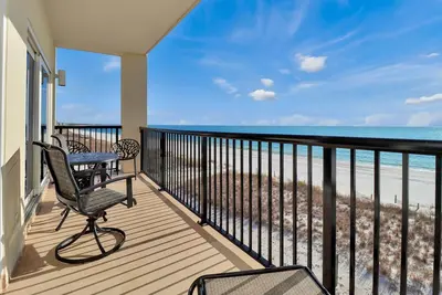 Image de Vue 2c Beachfront Condo w/Rooftop Pool & Hot Tub