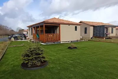 Image de charmant cottage dans les landes, Piscine couverte et spa