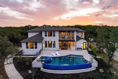 Image de Ultimate 10-Guest Lake House: Panoramic Views, Outdoor Living & Luxe Perks