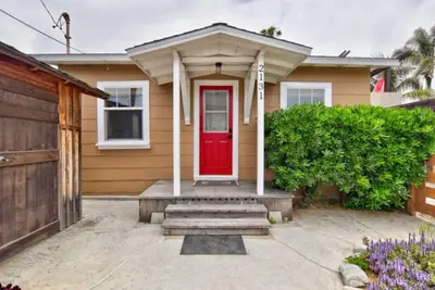 Image de Cozy cottage in enjoyable Ocean Beach Steps to the sand
