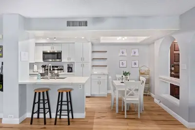 Pickleball, Pools, Internet, Free Parking, Paradise