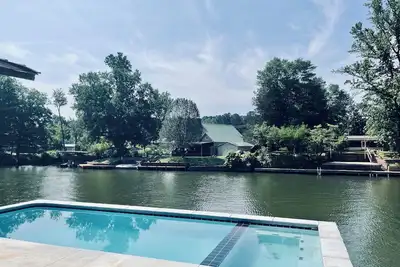 Image de Lakefront Paradise Awaits! 2025 New Construction on Lake Hamilton!