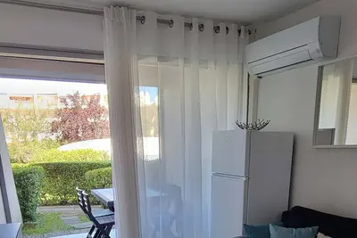 Image de Studio Cabine Climatise Rez De Jardin Dans Resid Piscine 150 M Plage Couchant