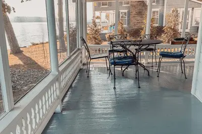 Charming 3 bedroom lake house