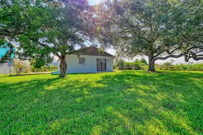 Image de Cozy 3 Bedroom Home. Pet Friendly!